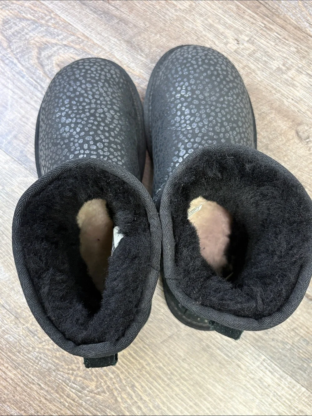 UGG Classic Mini II Black Metallic Pebble Sheepskin Boots Women’s Size 7